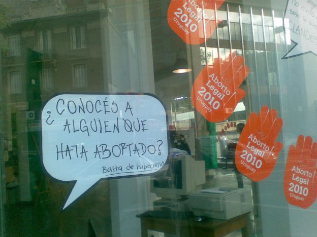 La Facultad de Ciencias Sociales se viste de Naranja por la despenalización del Aborto